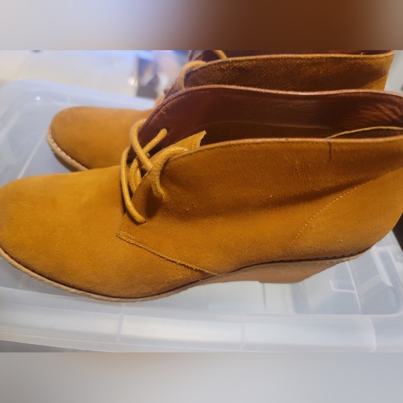 Boots - Picture 3 of 4